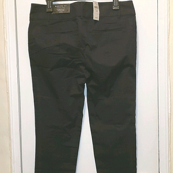 ANN TAYLOR CROPPED LENGTH  PETITE - Picture 1 of 5